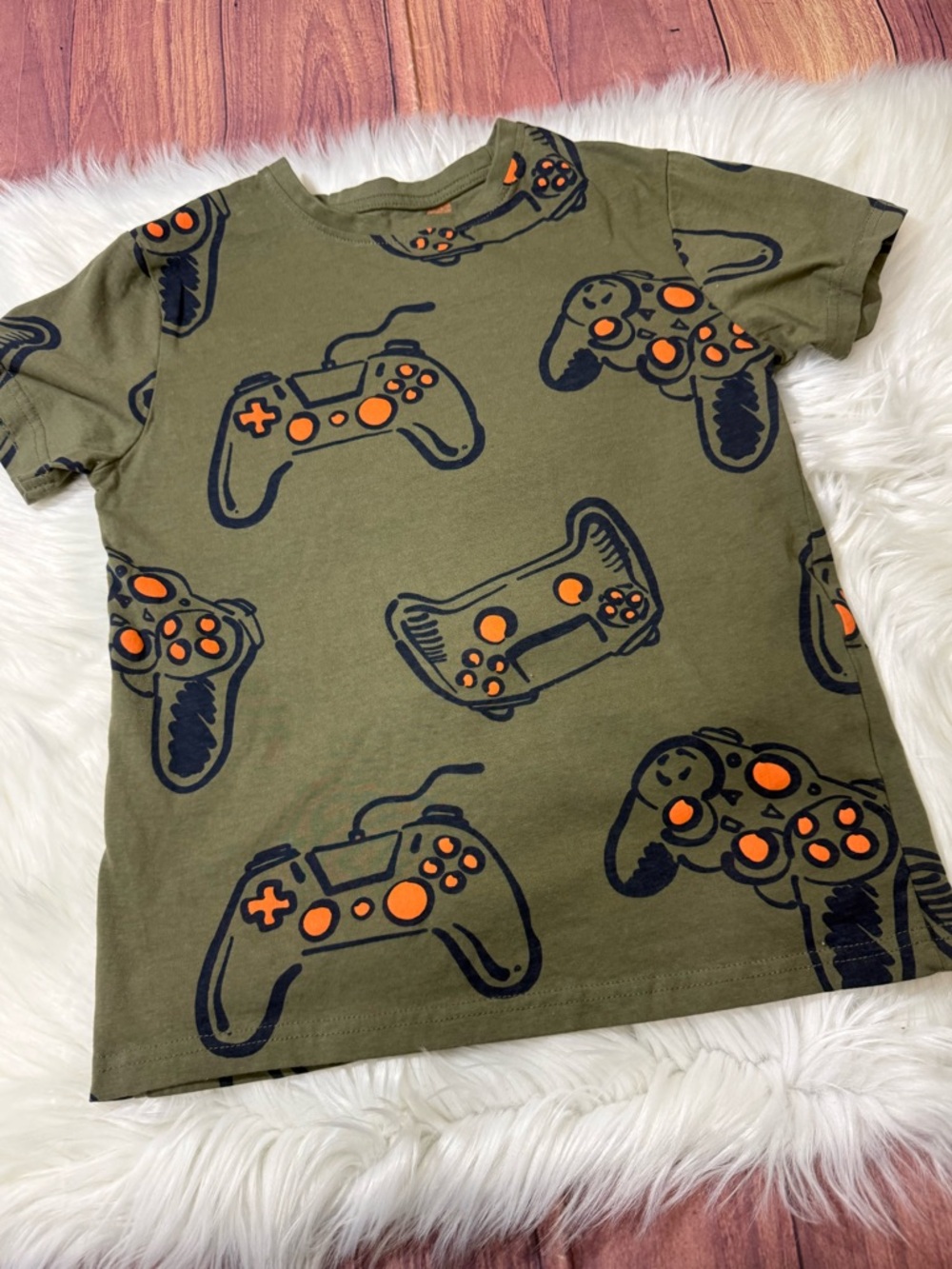Primark “Gamer” Graphic Short Sleeve Shirt- Boys Size 9-10 Years